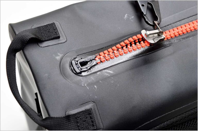 ドッペルギャンガー|TPUウォータープルーフバックパック|防水ファスナー|ドッペルギャンガー TPUウォータープルーフバックパック試用インプレ【完璧な防水性&空気も漏らさず!】