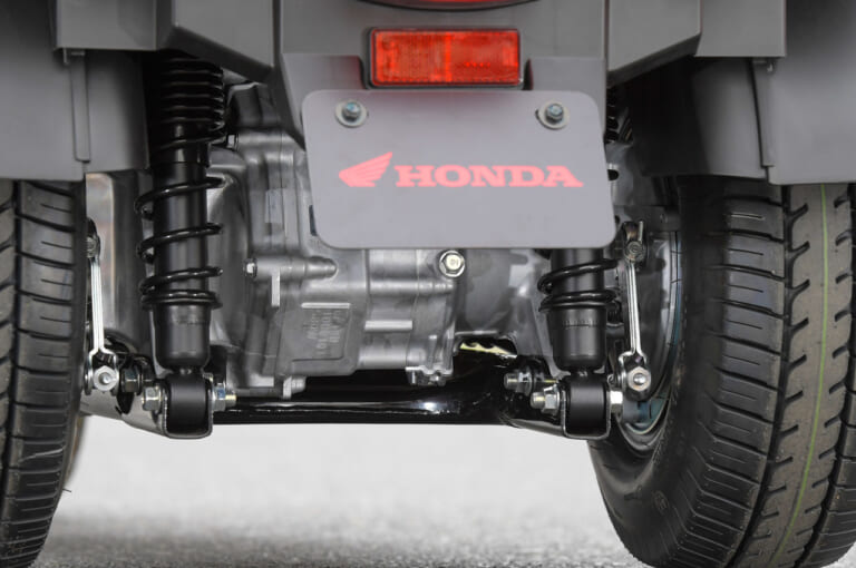 ホンダ ジャイロe:|リヤサスペンション&デフ|乗って楽しい業務用電動3輪スクーター・ホンダ ジャイロe:試乗インプレッション