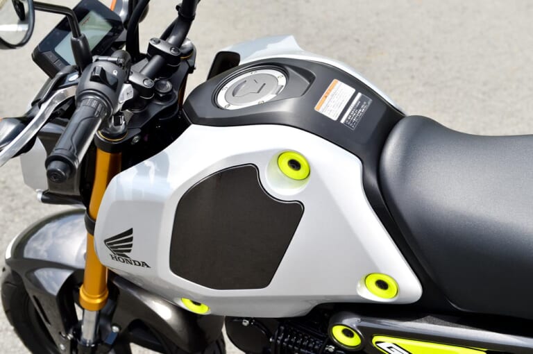 ホンダ グロム|タンク|通勤通学と遊びを両立! ホンダ グロム試乗インプレッション【5速化でよりスポーティーに】