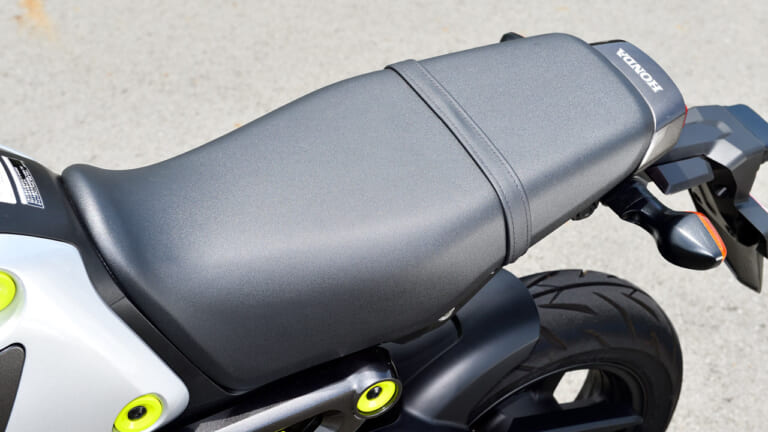 ホンダ グロム|シート|通勤通学と遊びを両立! ホンダ グロム試乗インプレッション【5速化でよりスポーティーに】