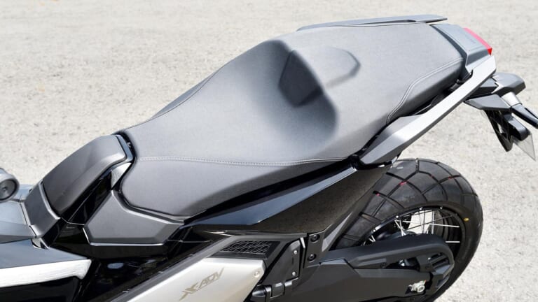 ホンダX-ADV|シート|普段使いからダート走行まで! ホンダX-ADV試乗インプレッション【電脳化促進で魅力底上げ】