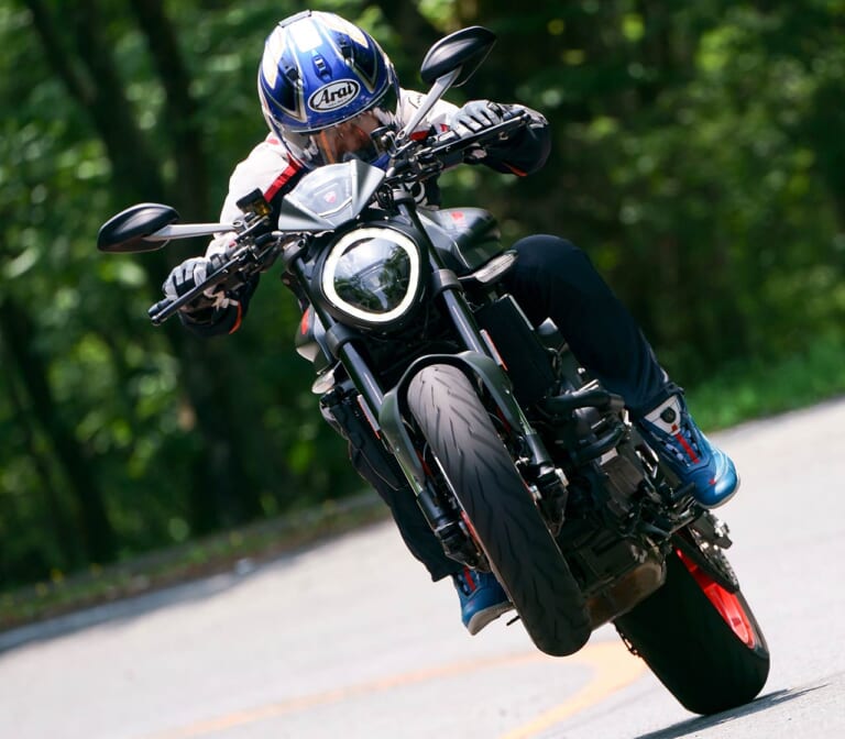 ドゥカティ モンスター+|丸山浩試乗インプレッション|手も足も届く新時代ドカ! ドゥカティ「モンスター+」試乗インプレッション by 丸山浩