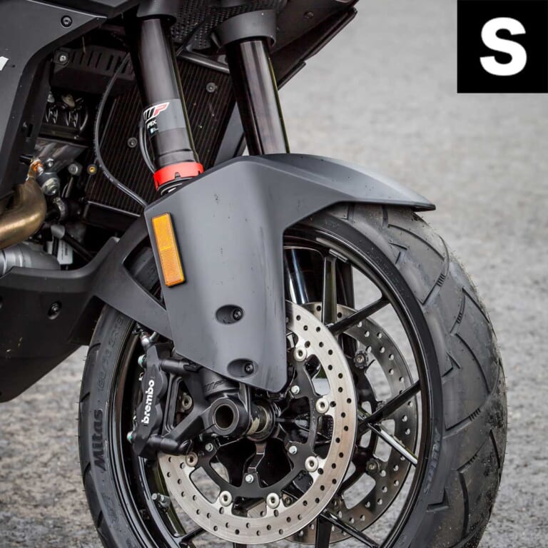 KTM 1290スーパーアドベンチャーS|KTM 1290スーパーアドベンチャーS/R ディテール写真比較【コンパクト&オフ性能アップ】