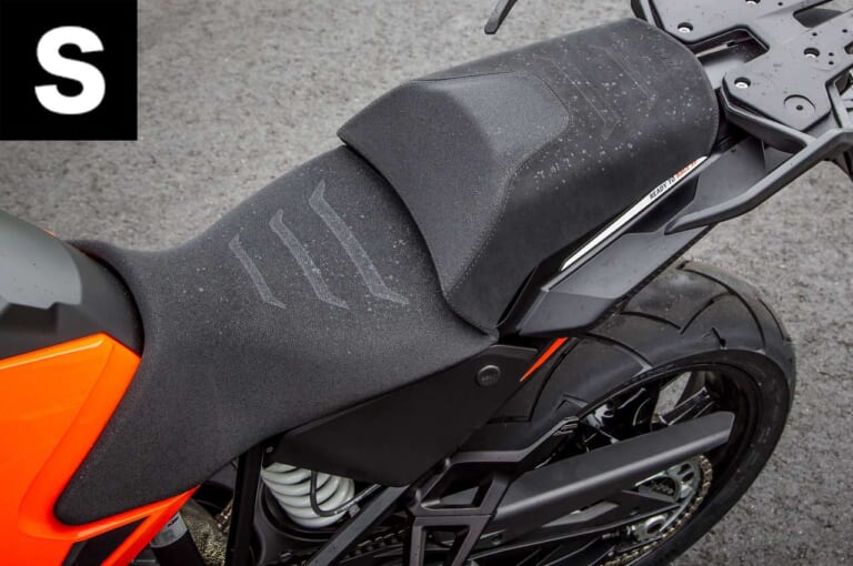 KTM 1290スーパーアドベンチャーS|KTM 1290スーパーアドベンチャーS/R ディテール写真比較【コンパクト&オフ性能アップ】