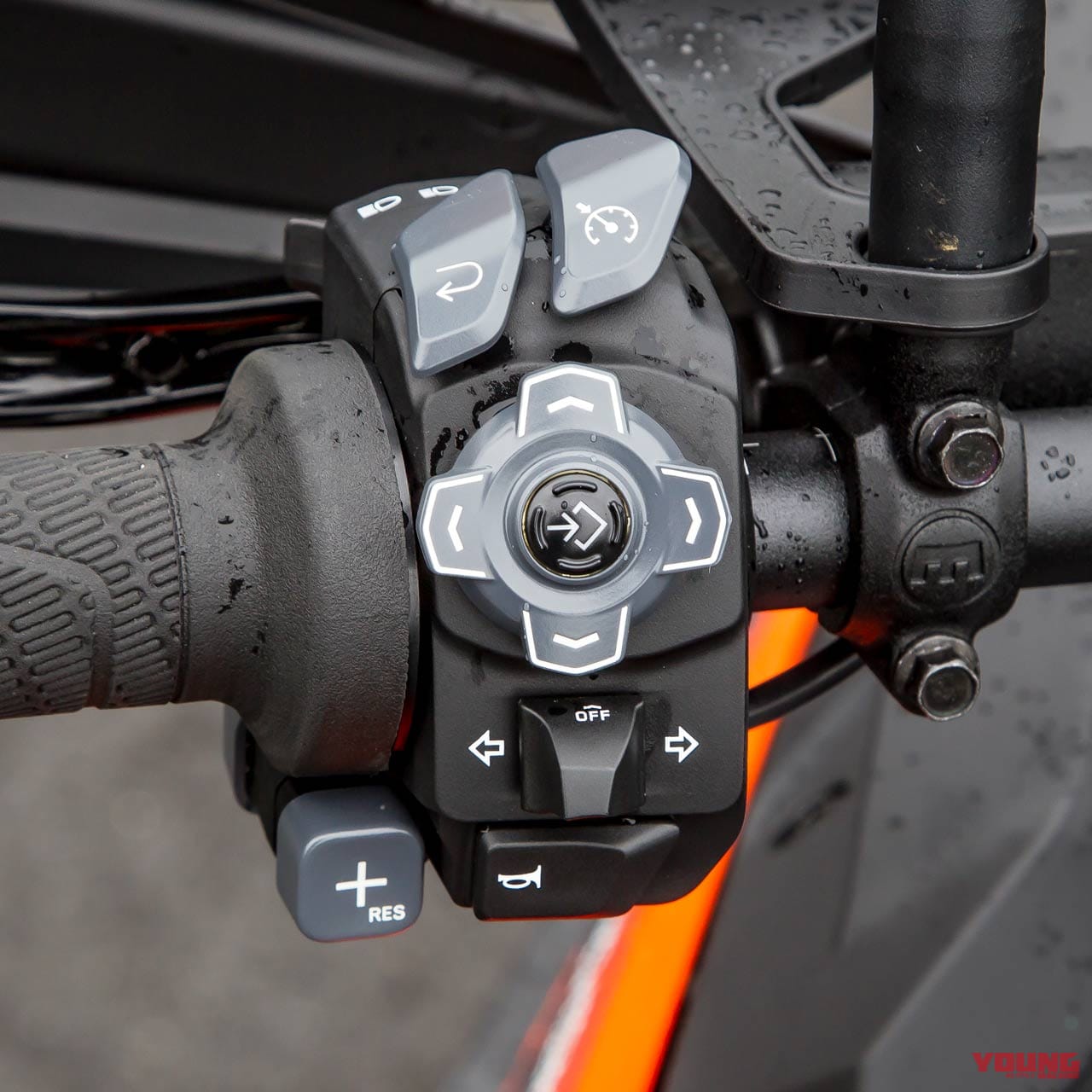 |KTM 1290スーパーアドベンチャーS/R ディテール写真比較【コンパクト&オフ性能アップ】