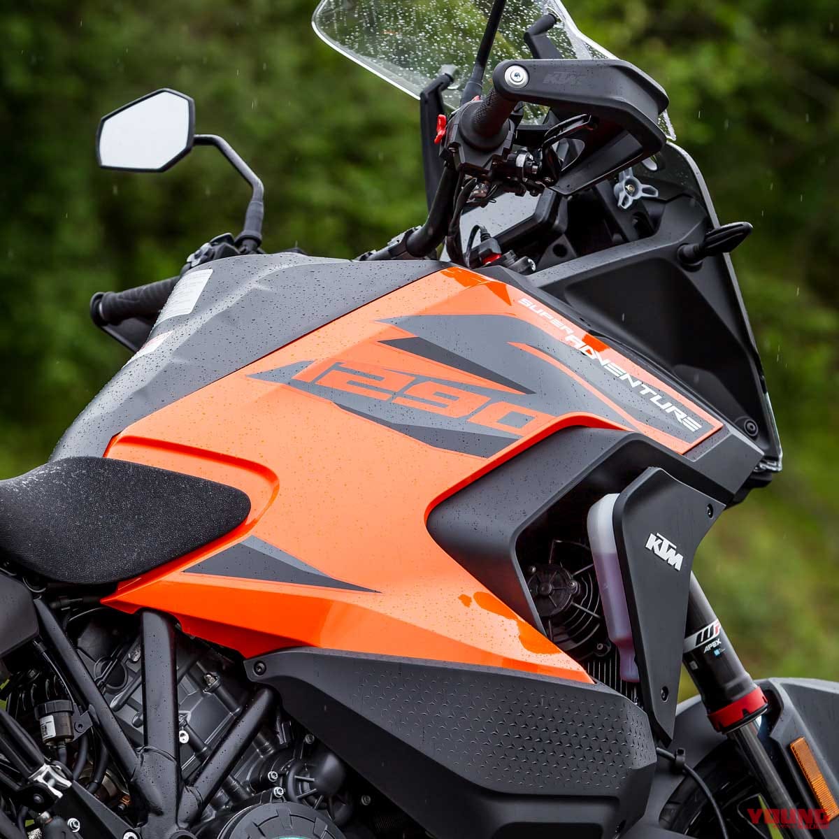 |KTM 1290スーパーアドベンチャーS/R ディテール写真比較【コンパクト&オフ性能アップ】