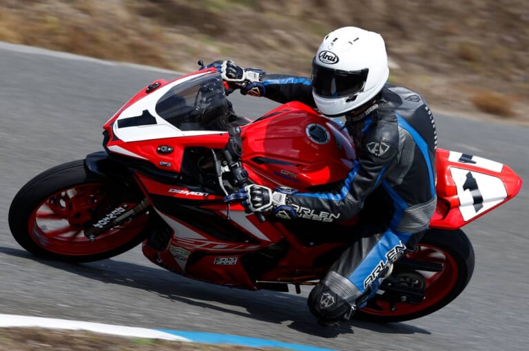 GPXデーモンGR200Rレース仕様|GPX最新主力モデル試乗インプレ【敷居低く楽しめる軽二輪フルカウル/カフェレーサー/ネイキッド】