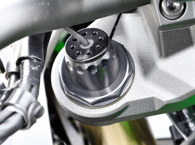 カワサキZ H2 SE|セミアクティブサスペンション・KECS|カワサキZ H2 SE試乗インプレッション【振り幅の広い電子制御サスペンションで魅力アップ】