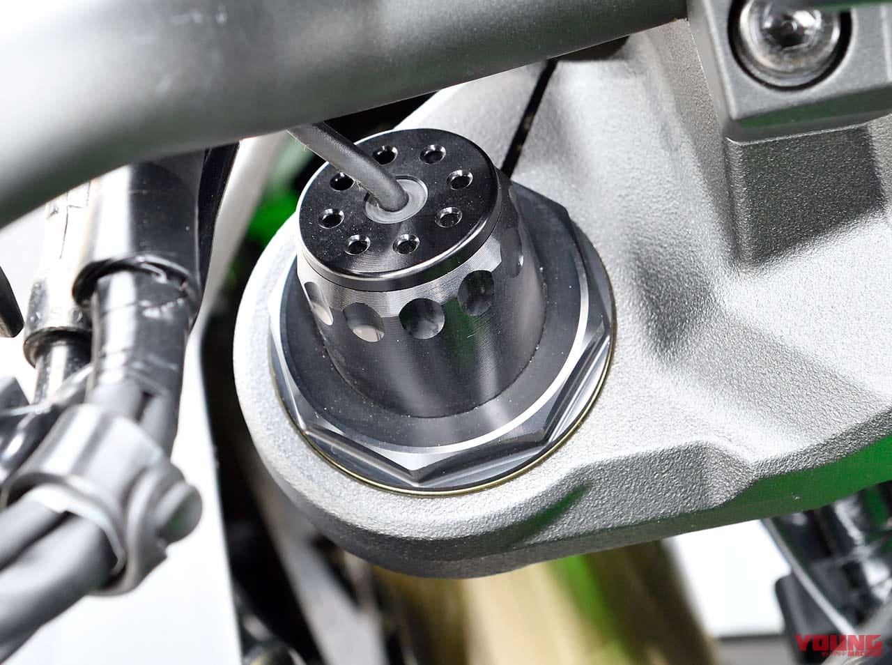 カワサキZ H2 SE|セミアクティブサスペンション・KECS|カワサキZ H2 SE試乗インプレッション【振り幅の広い電子制御サスペンションで魅力アップ】