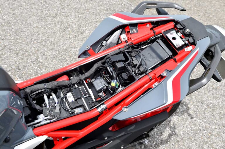 BMW G310R|シート下|BMW G310R試乗インプレッション【ユーロ5規制対応でもスポーティーさを維持】