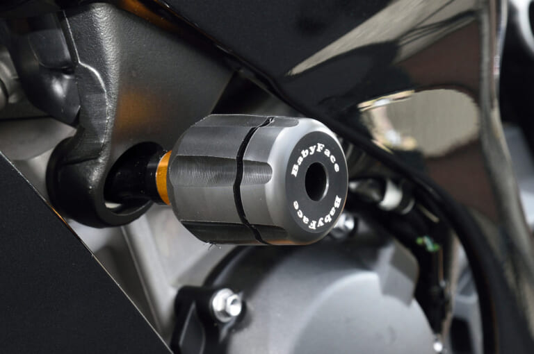 ベビーフェイス|フレームスライダーR.Lset|ダイレクトマウント|ニンジャZX-10Rカスタム|ニンジャZX-10Rベビーフェイスカスタム【SBKウェポンにパフォーマンスパーツが登場】