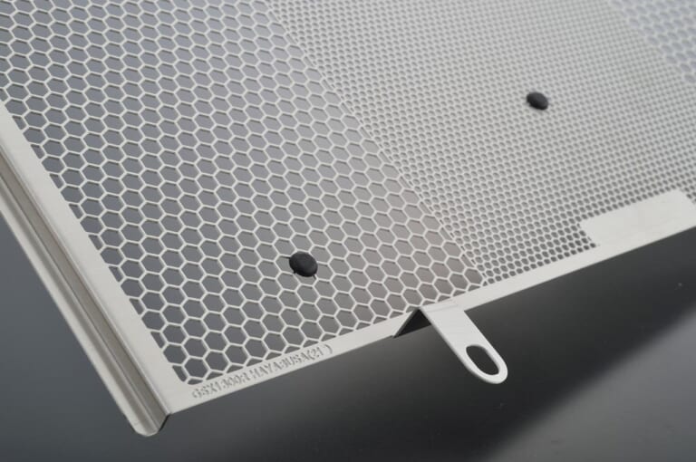 エッチングファクトリー|GSX1300R('21~)用ラジエター&オイルクーラーガードセット|樹脂製プラグ|シン・ハヤブサに専用設計のラジエターコアガードが登場〈エッチングファクトリー〉