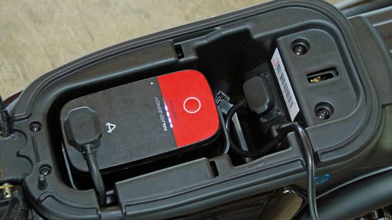 電動バイク|niu UQi Pro|バッテリー|GPS&SIM通信機能を搭載する電動バイク「ニウUQiプロ」試乗インプレッション