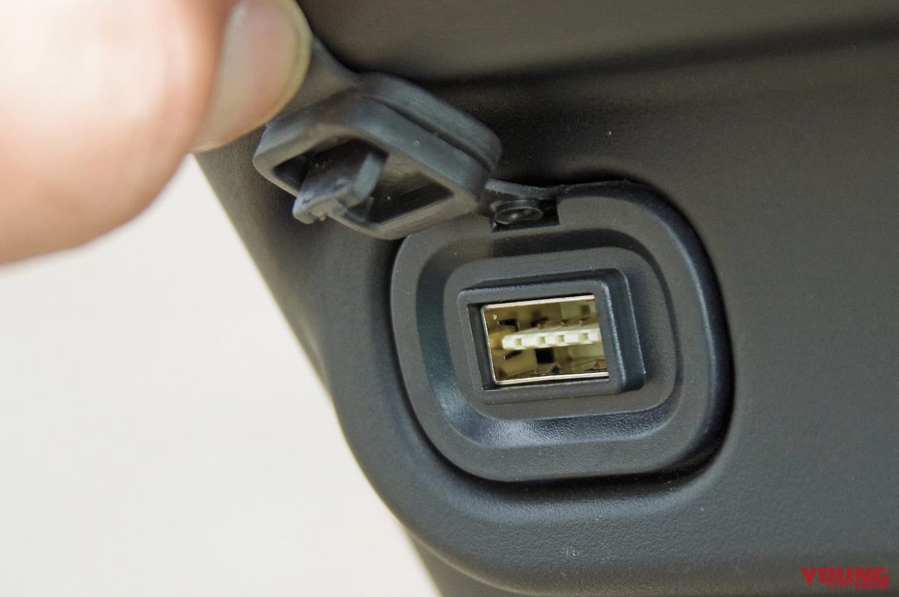 電動バイク|niu UQi Pro|USBソケット|GPS&SIM通信機能を搭載する電動バイク「ニウUQiプロ」試乗インプレッション