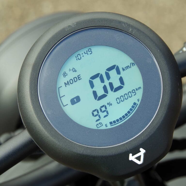電動バイク|niu UQi Pro|メーター|GPS&SIM通信機能を搭載する電動バイク「ニウUQiプロ」試乗インプレッション