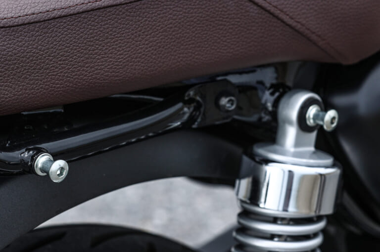 ホンダ GB350|荷掛けフック|ホンダGB350ディテール写真解説【扱いやすさとフィーリングにこだわる新世代ネイキッド】