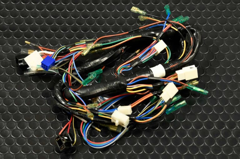 ’80s国産名車|カワサキZ400FX|電装|メインハーネス|’80s国産名車・カワサキZ400FX完調メンテナンス【エンジン腰上オーバーホールで往年の輝きを復活!】