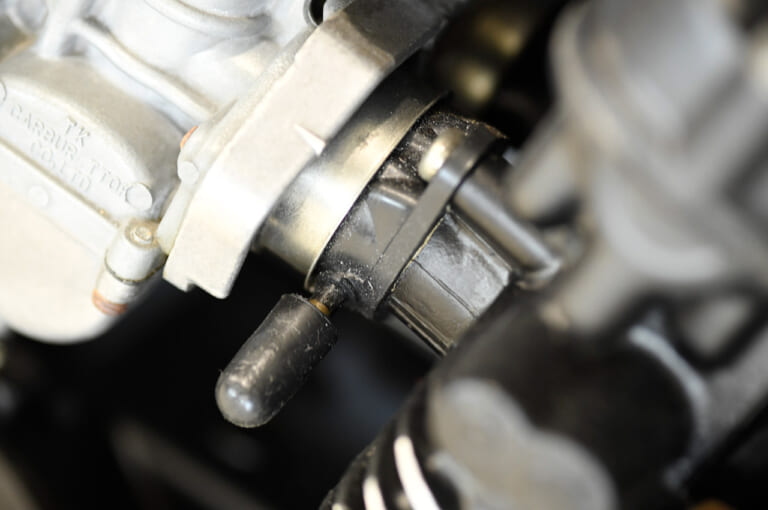 ’80s国産名車|カワサキZ400FX|インテークラバー|’80s国産名車・カワサキZ400FX完調メンテナンス【エンジン腰上オーバーホールで往年の輝きを復活!】