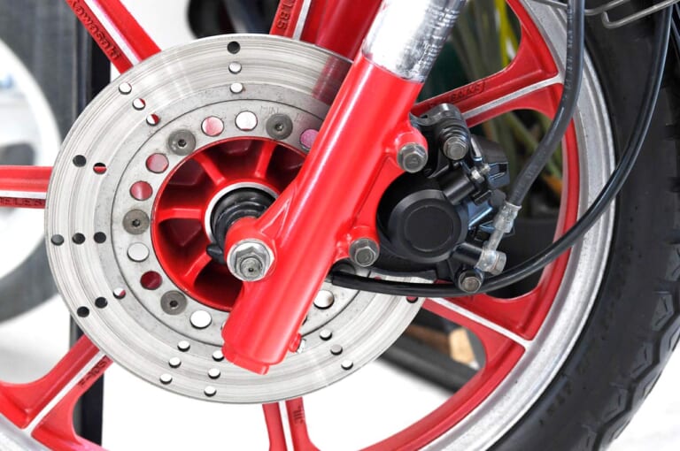 ’80s国産名車|カワサキZ400FX|ブレーキ|’80s国産名車・カワサキZ400FX完調メンテナンス【エンジン腰上オーバーホールで往年の輝きを復活!】