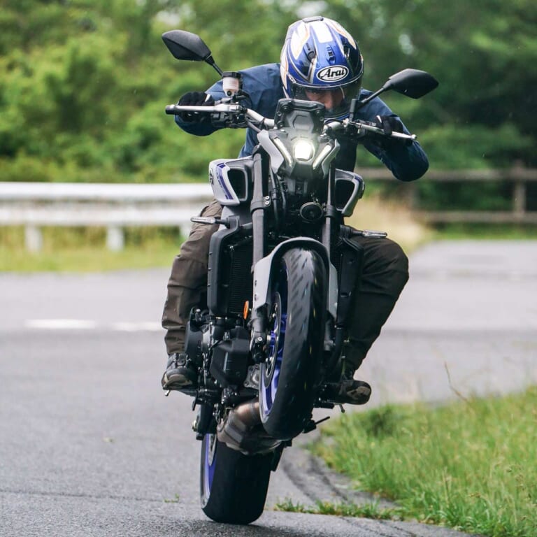 ヤマハMT-09試乗インプレッション|ヤンチャさと安心感が同居! ヤマハMT-09/SP試乗インプレッション【言うことを聞く暴れん坊】