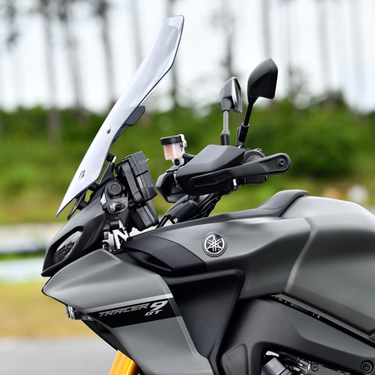 ヤマハ トレーサー9GT|スクリーン|ヤマハ トレーサー9GTディテール写真解説【電サス/シフター/クルコン装備のお買い得仕様】