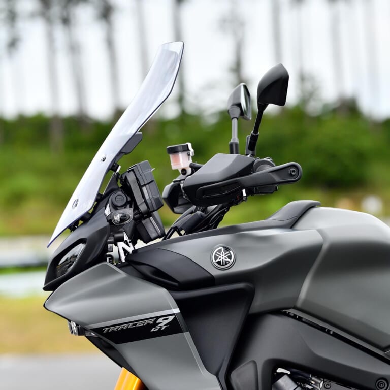 ヤマハ トレーサー9GT|スクリーン|ヤマハ トレーサー9GTディテール写真解説【電サス/シフター/クルコン装備のお買い得仕様】