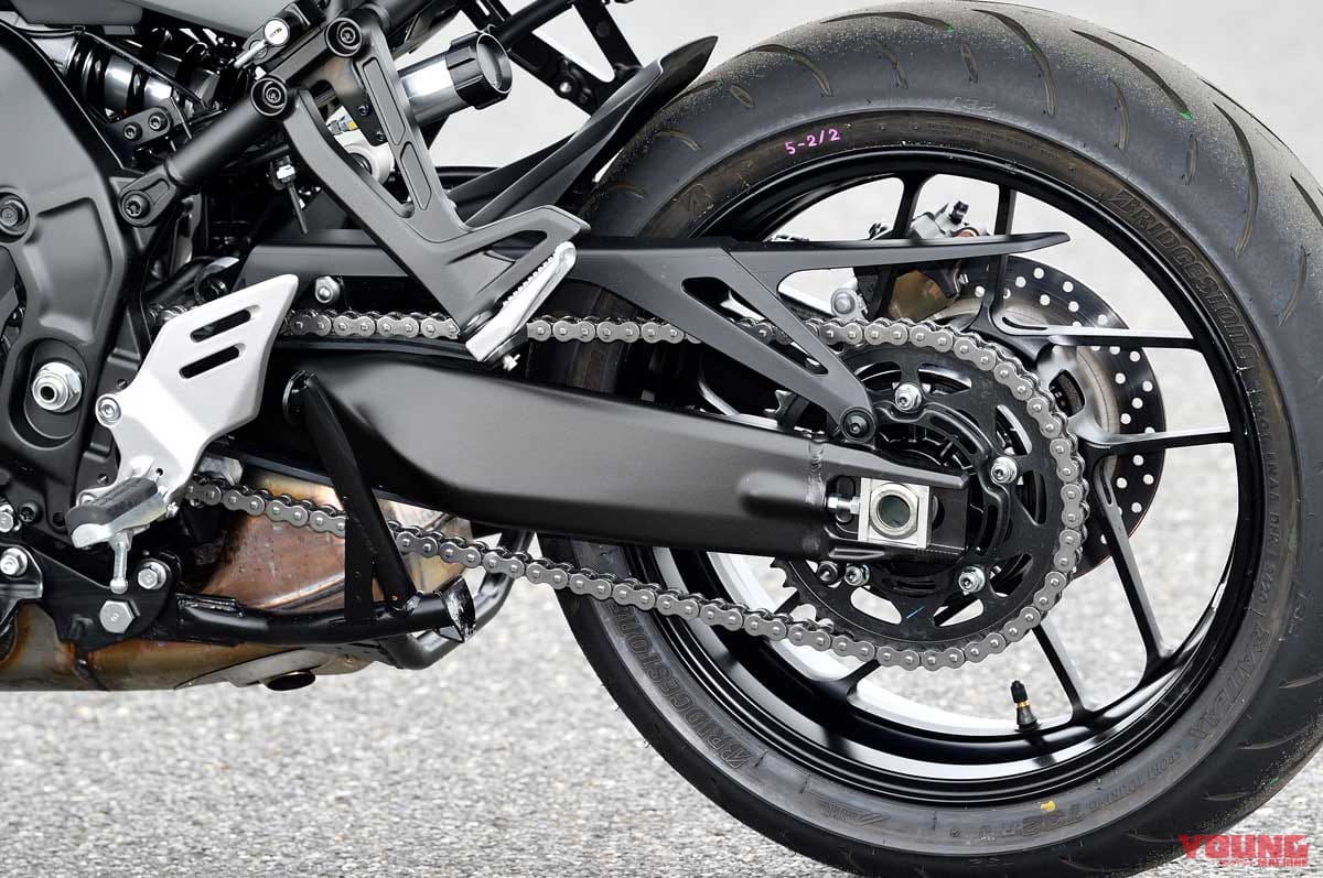 ヤマハ トレーサー9GT|スイングアームまわり|ヤマハ トレーサー9GTディテール写真解説【電サス/シフター/クルコン装備のお買い得仕様】