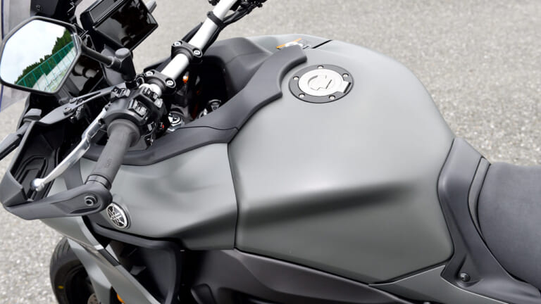 ヤマハ トレーサー9GT|タンク|ヤマハ トレーサー9GTディテール写真解説【電サス/シフター/クルコン装備のお買い得仕様】