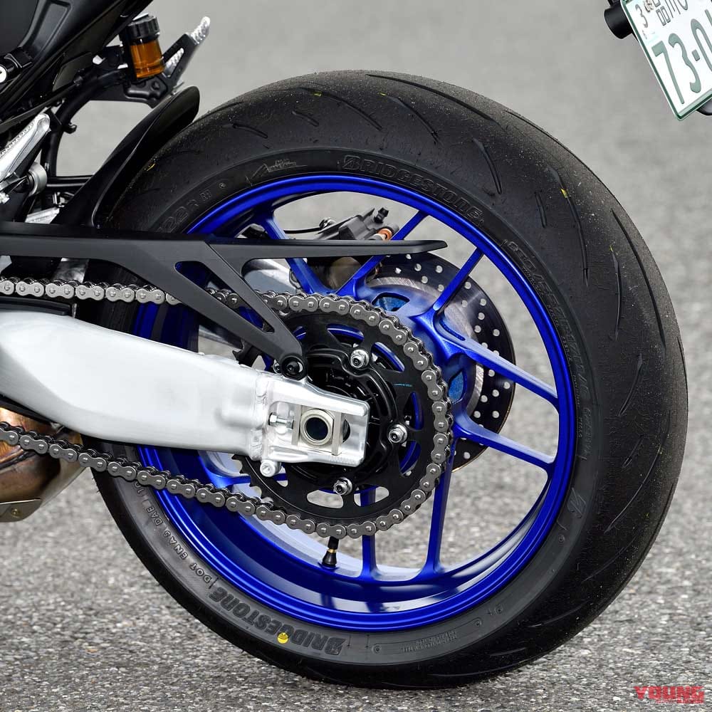 ヤマハMT-09SP|スイングアーム|ヤマハMT-09/SPディテール写真解説【エンジン/フレーム/電子制御:全盛りフルモデルチェンジ】