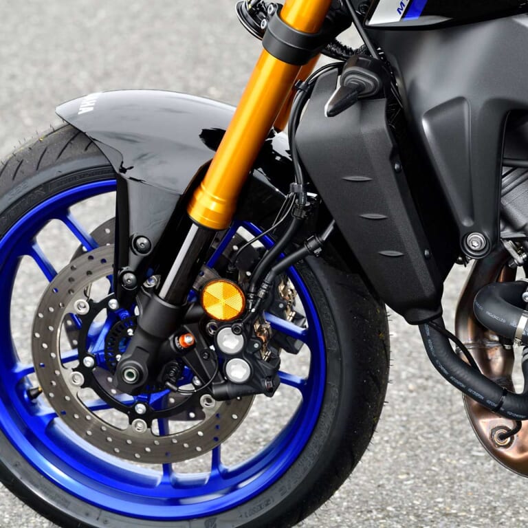 ヤマハMT-09SP|フロントサスペンション|ヤマハMT-09/SPディテール写真解説【エンジン/フレーム/電子制御:全盛りフルモデルチェンジ】