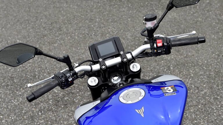 ヤマハMT-09|ハンドルまわり|ヤマハMT-09/SPディテール写真解説【エンジン/フレーム/電子制御:全盛りフルモデルチェンジ】