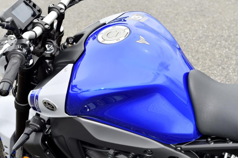 ヤマハMT-09|タンク|ヤマハMT-09/SPディテール写真解説【エンジン/フレーム/電子制御:全盛りフルモデルチェンジ】