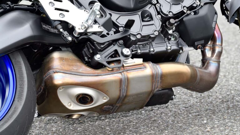 ヤマハMT-09|サイレンサー|ヤマハMT-09/SPディテール写真解説【エンジン/フレーム/電子制御:全盛りフルモデルチェンジ】