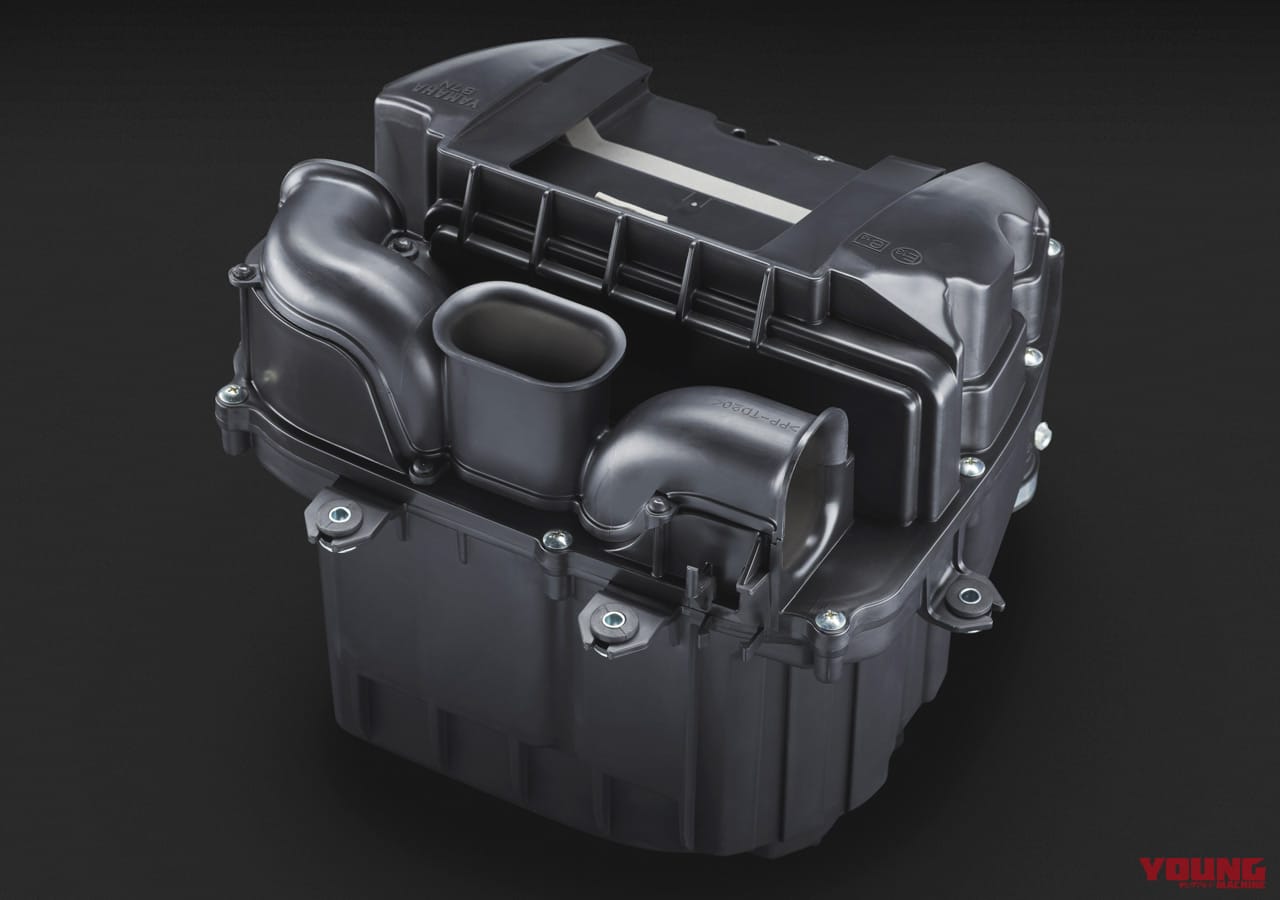 ヤマハMT-09|エアクリーナーボックス|新型ヤマハMT-09/トレーサー9GT開発者インタビュー【コントロール性と刺激の両立を】