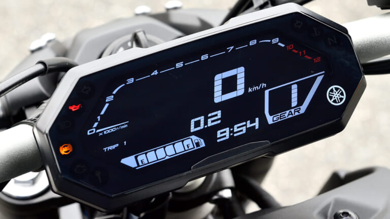 ヤマハMT-07|メーター|ヤマハMT-07試乗インプレッション【トルクフルな2気筒エンジンの素の面白味を体感】