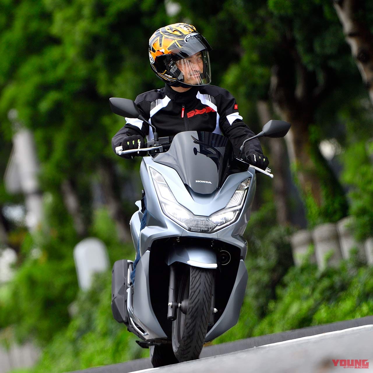 ホンダPCX|試乗インプレッション|令和の原付二種HY戦争勃発?! ヤマハNMAX vs ホンダPCX〈#2 試乗インプレッション比較〉