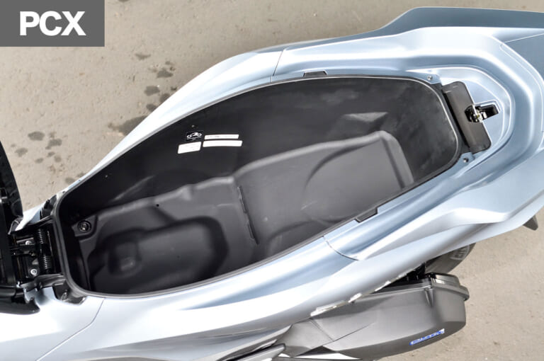 ホンダPCX|トランク|令和の原付二種HY戦争勃発?! ヤマハNMAX vs ホンダPCX〈#1 ディテール徹底比較〉