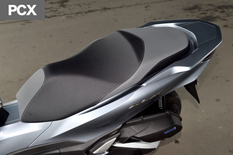 ホンダPCX|シート|令和の原付二種HY戦争勃発?! ヤマハNMAX vs ホンダPCX〈#1 ディテール徹底比較〉