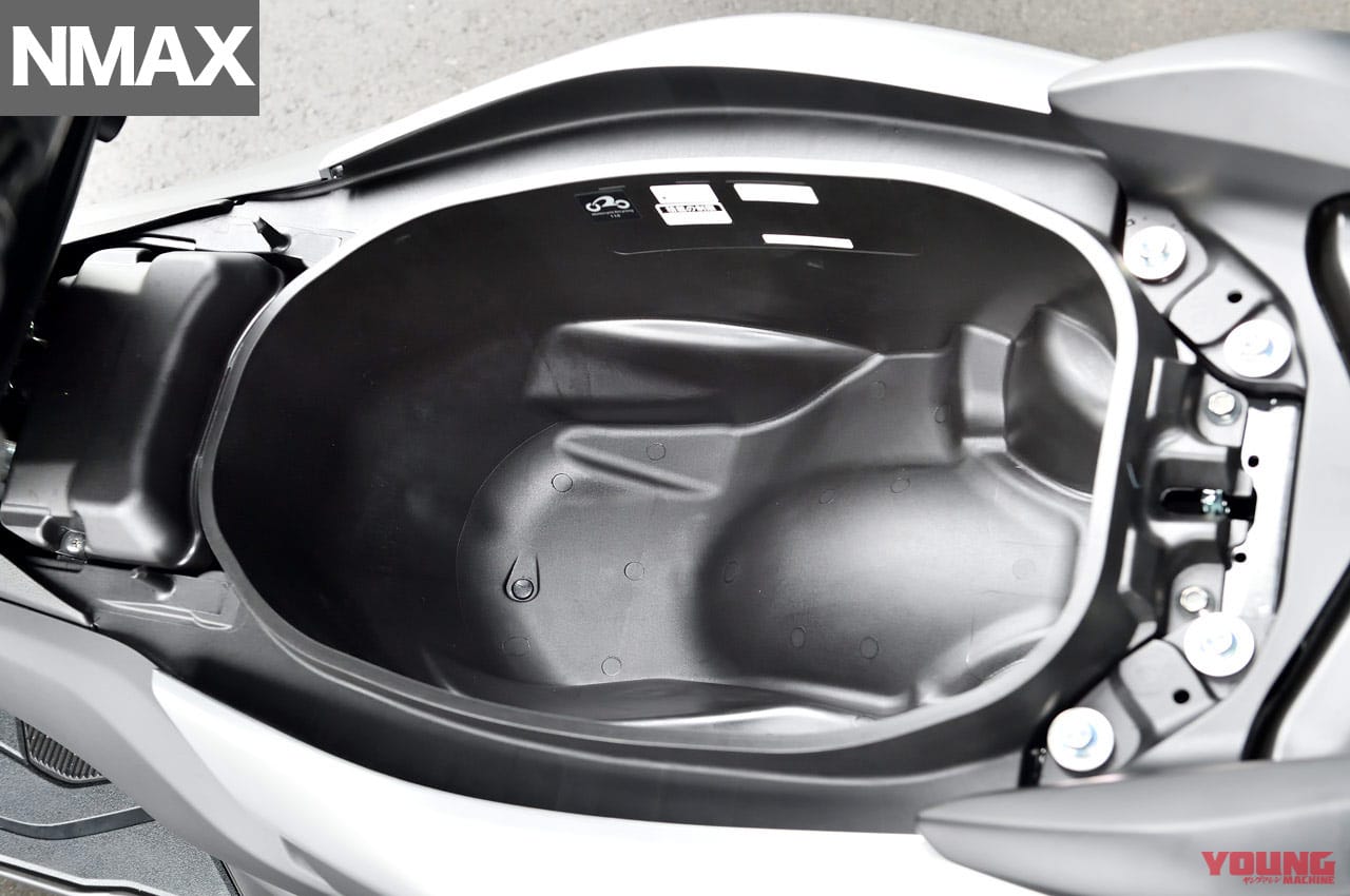 |令和の原付二種HY戦争勃発?! ヤマハNMAX vs ホンダPCX〈#1 ディテール徹底比較〉