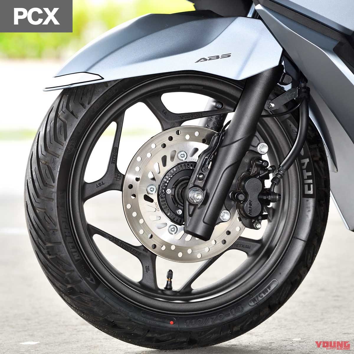 |令和の原付二種HY戦争勃発?! ヤマハNMAX vs ホンダPCX〈#1 ディテール徹底比較〉