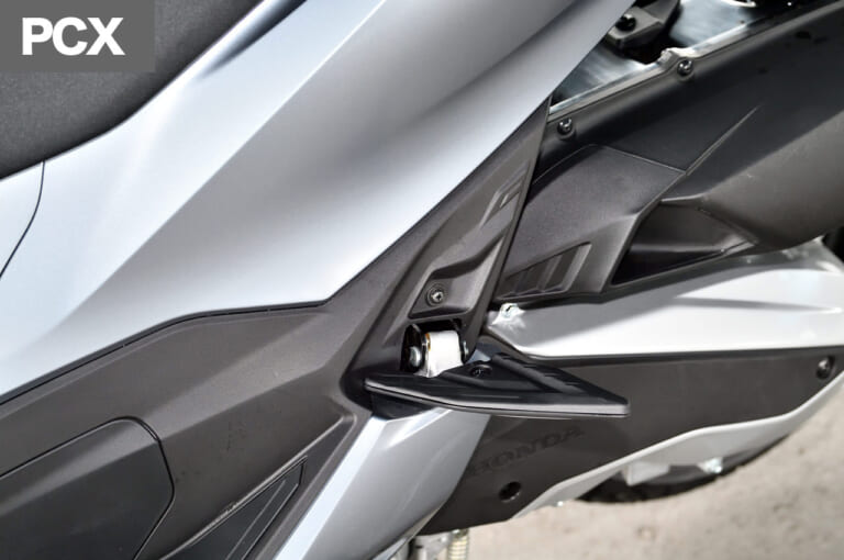 ホンダPCX|タンデムステップ|令和の原付二種HY戦争勃発?! ヤマハNMAX vs ホンダPCX〈#1 ディテール徹底比較〉