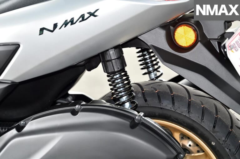 ヤマハNMAX|リヤサスペンション|令和の原付二種HY戦争勃発?! ヤマハNMAX vs ホンダPCX〈#1 ディテール徹底比較〉