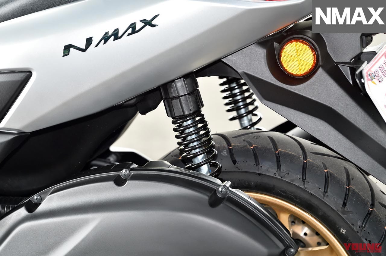 |令和の原付二種HY戦争勃発?! ヤマハNMAX vs ホンダPCX〈#1 ディテール徹底比較〉