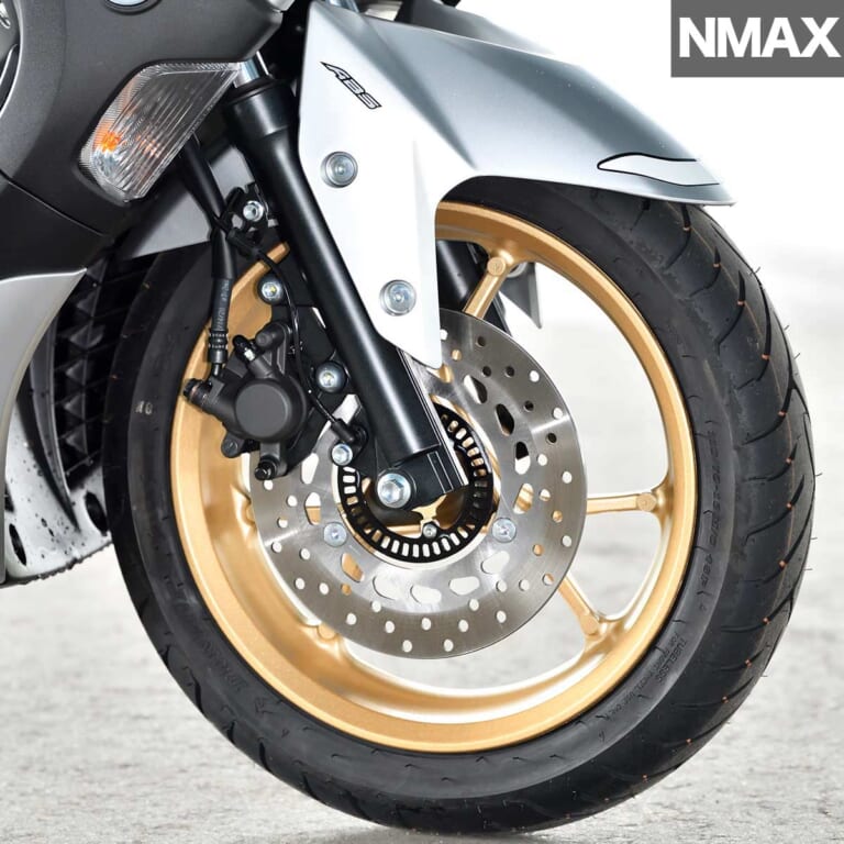 ヤマハNMAX|フロントまわり|令和の原付二種HY戦争勃発?! ヤマハNMAX vs ホンダPCX〈#1 ディテール徹底比較〉