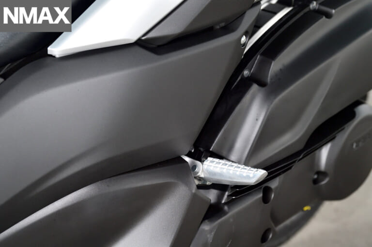 ヤマハNMAX|タンデムステップ|令和の原付二種HY戦争勃発?! ヤマハNMAX vs ホンダPCX〈#1 ディテール徹底比較〉