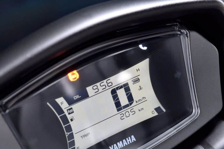 YAMAHA NMAX|令和の原付二種HY戦争勃発?! ヤマハNMAX vs ホンダPCX〈#1 ディテール徹底比較〉