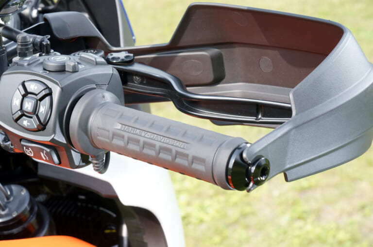 ハーレーダビッドソン パンアメリカ1250スペシャル|グリップヒーター|ホントに初モノ!? 驚きの完成度:ハーレーダビッドソン パンアメリカ1250/スペシャル ディテール解説