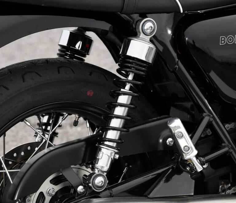 トライアンフ ボンネビルT100|サスペンション|大型ビギナーに最適! トライアンフ ボンネビルT100試乗インプレッション【完成度の高いエンジンを搭載】