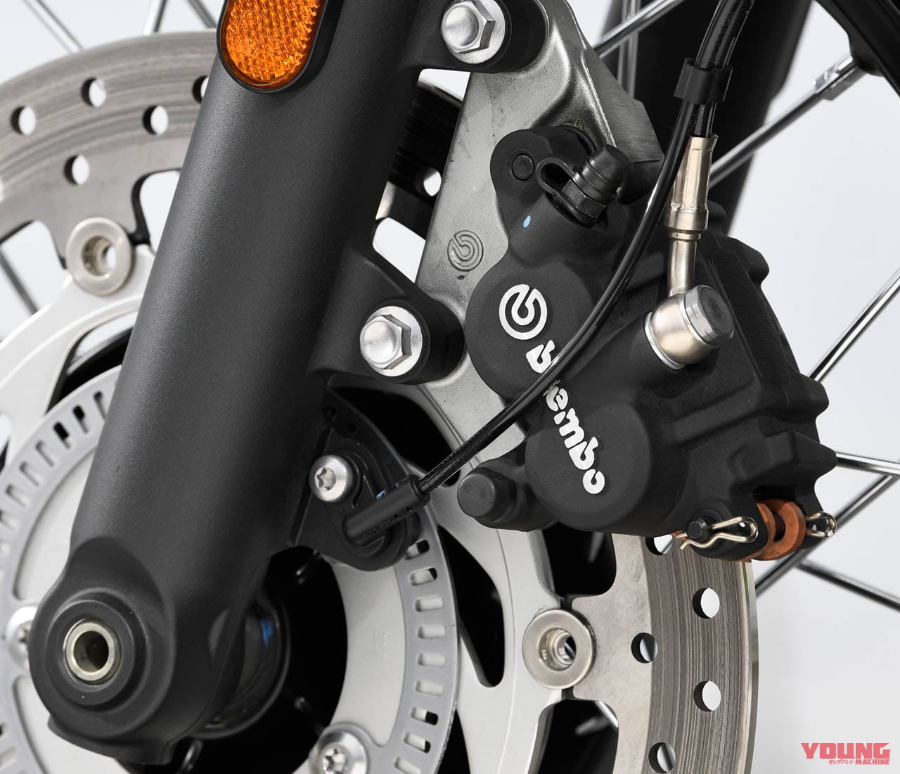 トライアンフ ボンネビルT100|ブレーキ|大型ビギナーに最適! トライアンフ ボンネビルT100試乗インプレッション【完成度の高いエンジンを搭載】