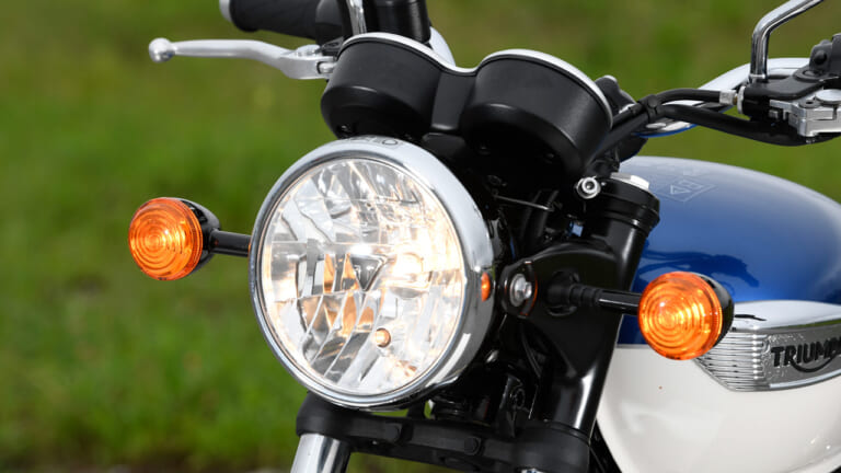 トライアンフ ボンネビルT100|ヘッドライト|大型ビギナーに最適! トライアンフ ボンネビルT100試乗インプレッション【完成度の高いエンジンを搭載】
